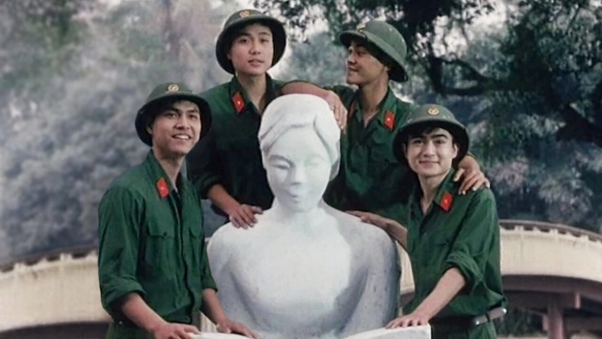 Mùi cỏ cháy (The Scent of Burning Grass)
